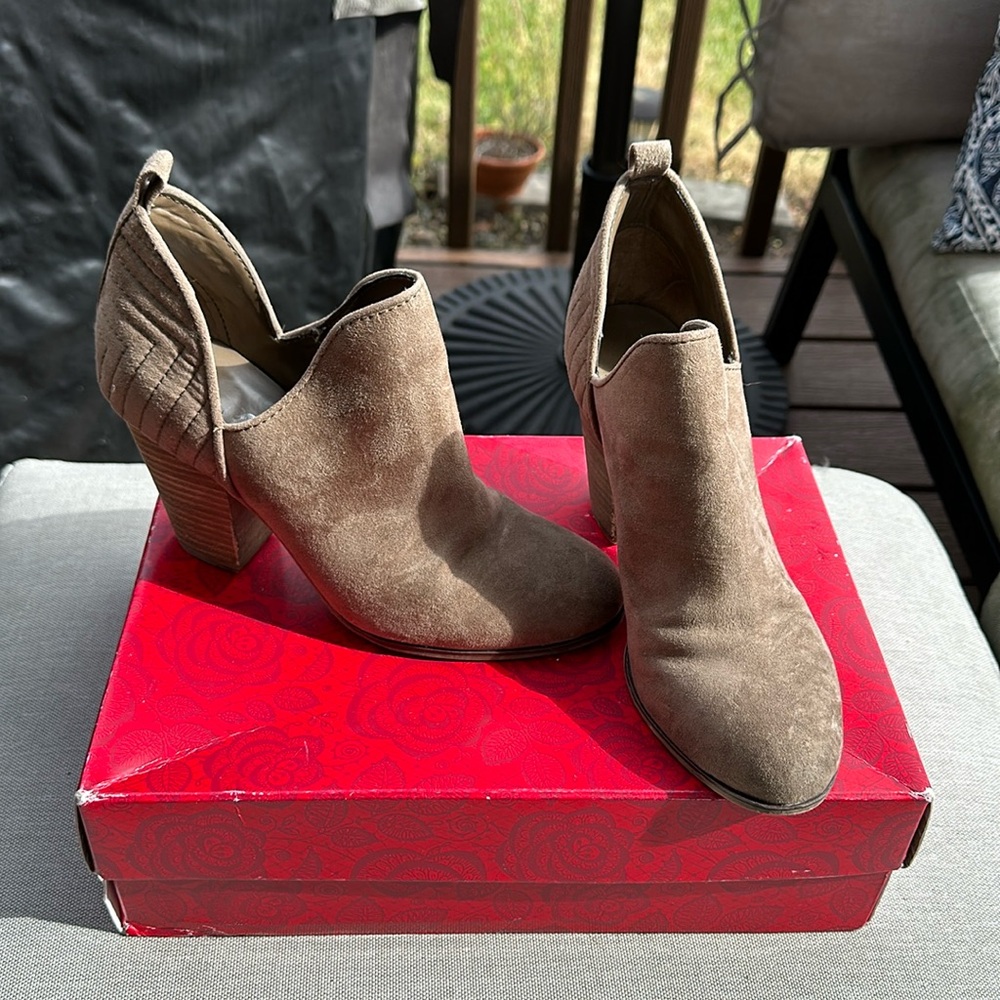 Taupe bootie